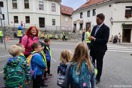 Otroci kamniških šol in vrtcev rajali na Glavnem trgu in se učili o trajnostni mobilnosti (50)